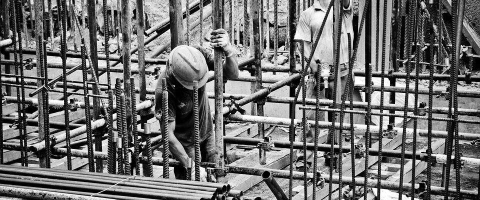 Jaká bezpečnostní rizika hrozí na stavbách?