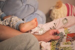 Jak zařídit krásný a praktický pokoj pro miminko