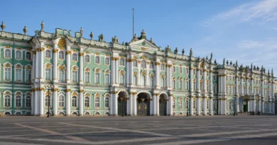 Původní redakční ilustrace Zimního paláce na Palácovém náměstí v Petrohradu