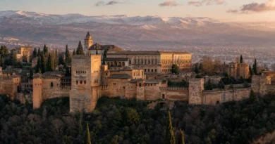 Původní redakční ilustrace opevněného komplexu Alhambra nad Granadou