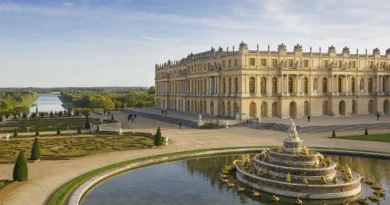 Původní redakční ilustrace zahradního průčelí zámku Versailles