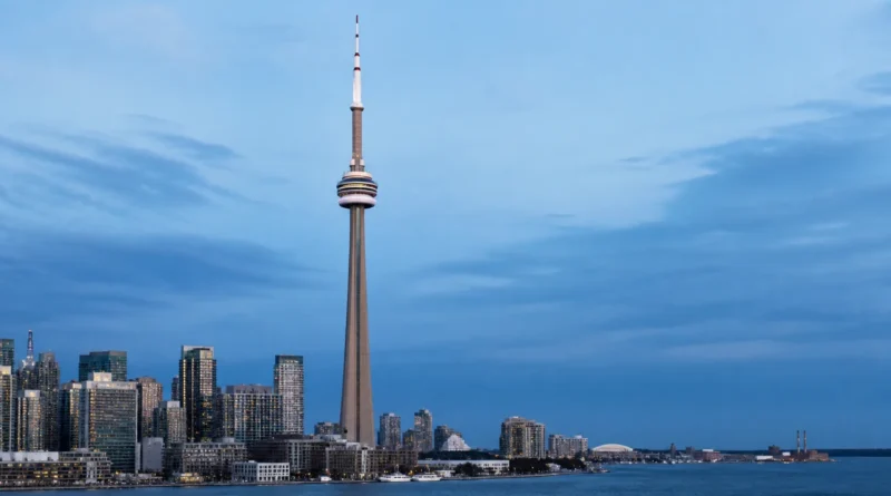 Původní redakční ilustrace CN Tower nad Torontem a jezerem Ontario