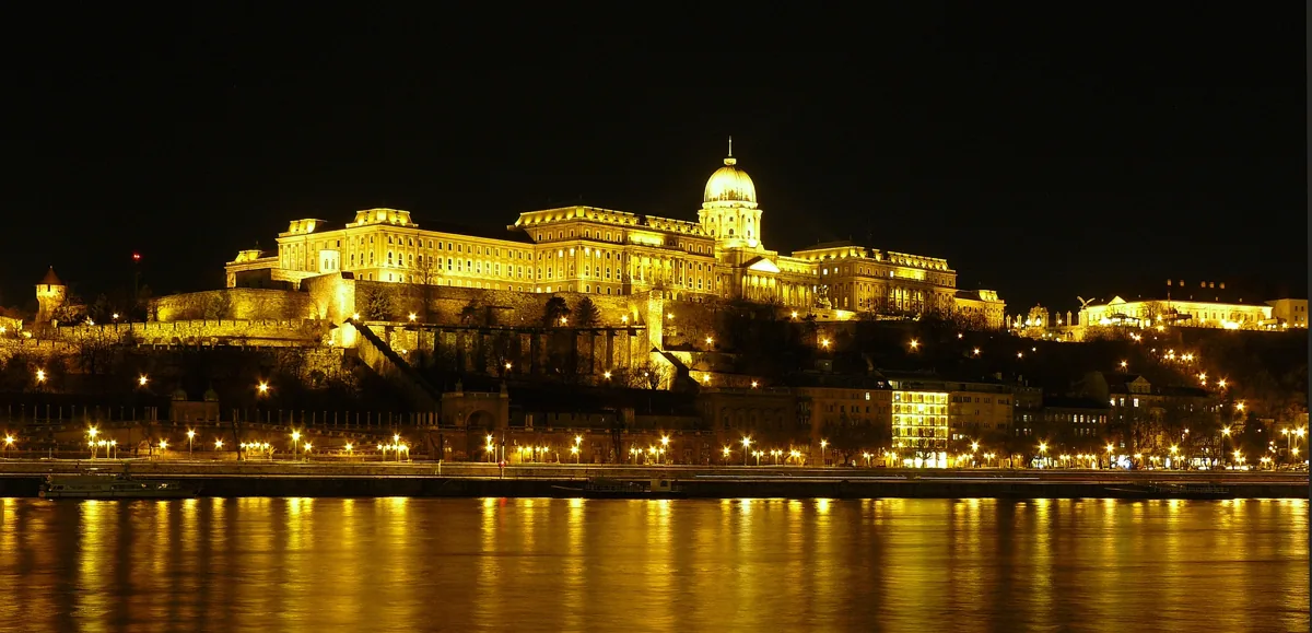 Budínský hrad – skutečná fotografie z Wikimedia Commons