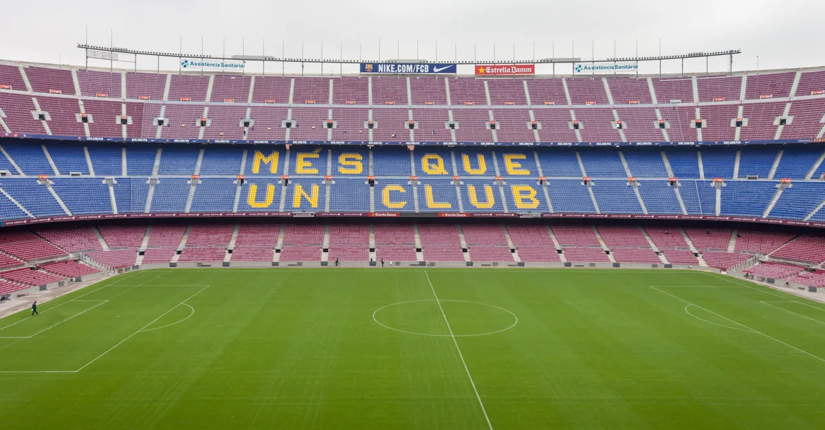Camp Nou – historická fotografie z roku 2014 před přestavbou