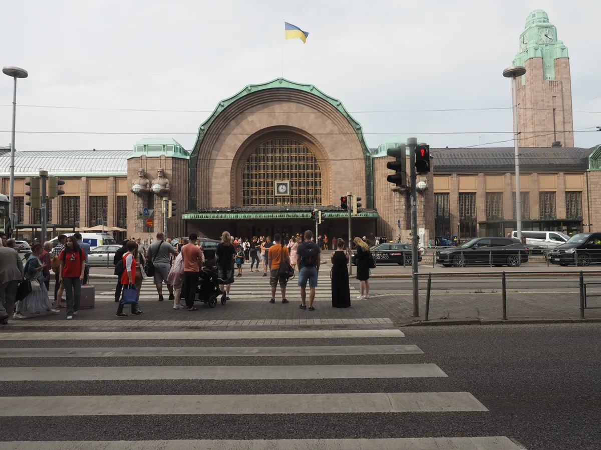 Hlavní nádraží v Helsinkách – skutečná fotografie z Wikimedia