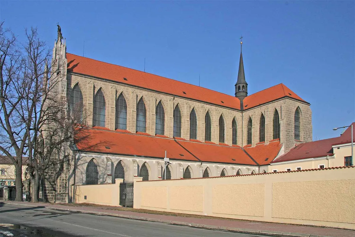 Katedrála Sedlec – skutečná fotografie z Wikimedia