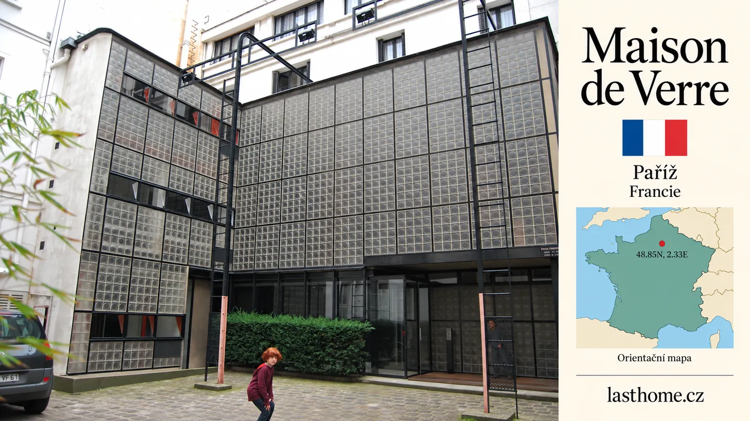 AI grafika podle fotografie: Maison de Verre, Paříž, s vlajkou a orientační mapou.