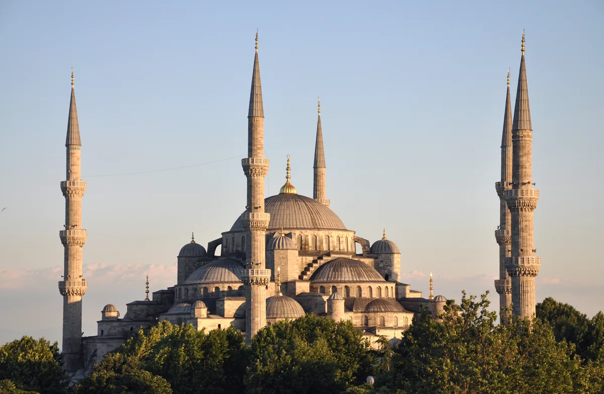 Modrá mešita v Istanbulu – skutečná fotografie z Wikimedia