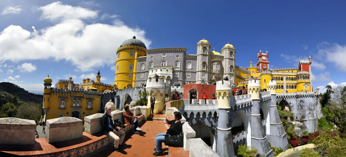 Palác Pena – skutečná fotografie z Wikimedia Commons