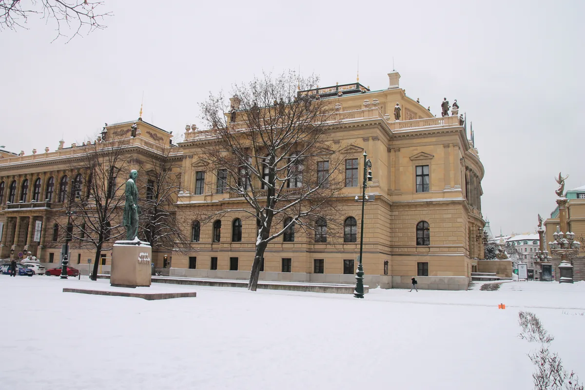 Rudolfinum – skutečná fotografie z Wikimedia
