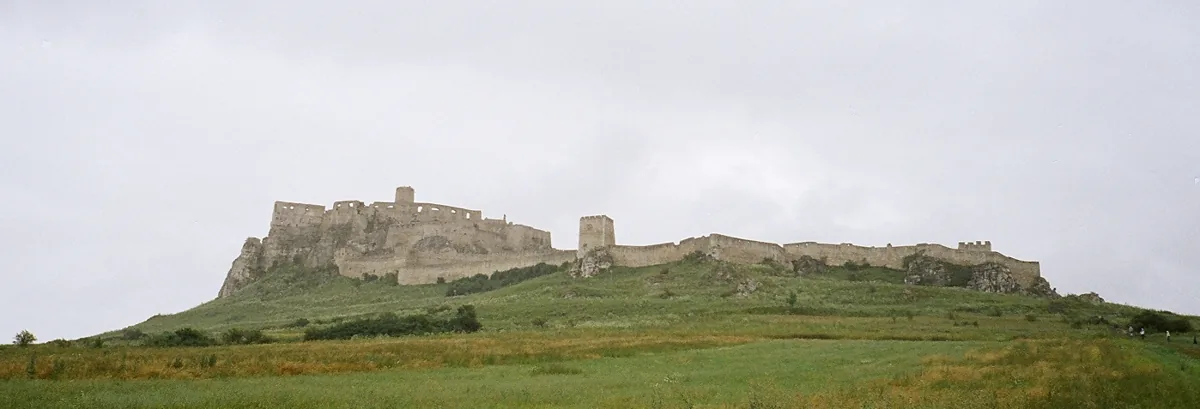 Spišský hrad – skutečná fotografie z Wikimedia Commons