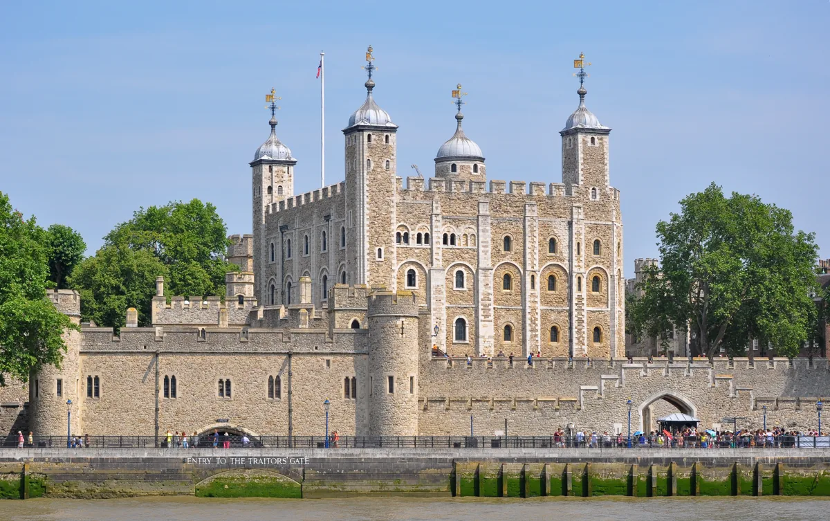 Tower of London – skutečná fotografie z Wikimedia Commons