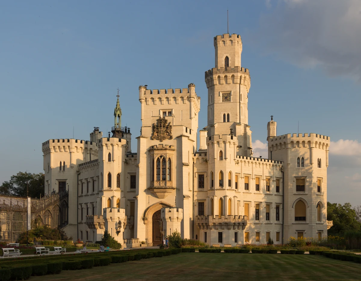 Zámek Hluboká nad Vltavou – skutečná fotografie z Wikimedia Commons